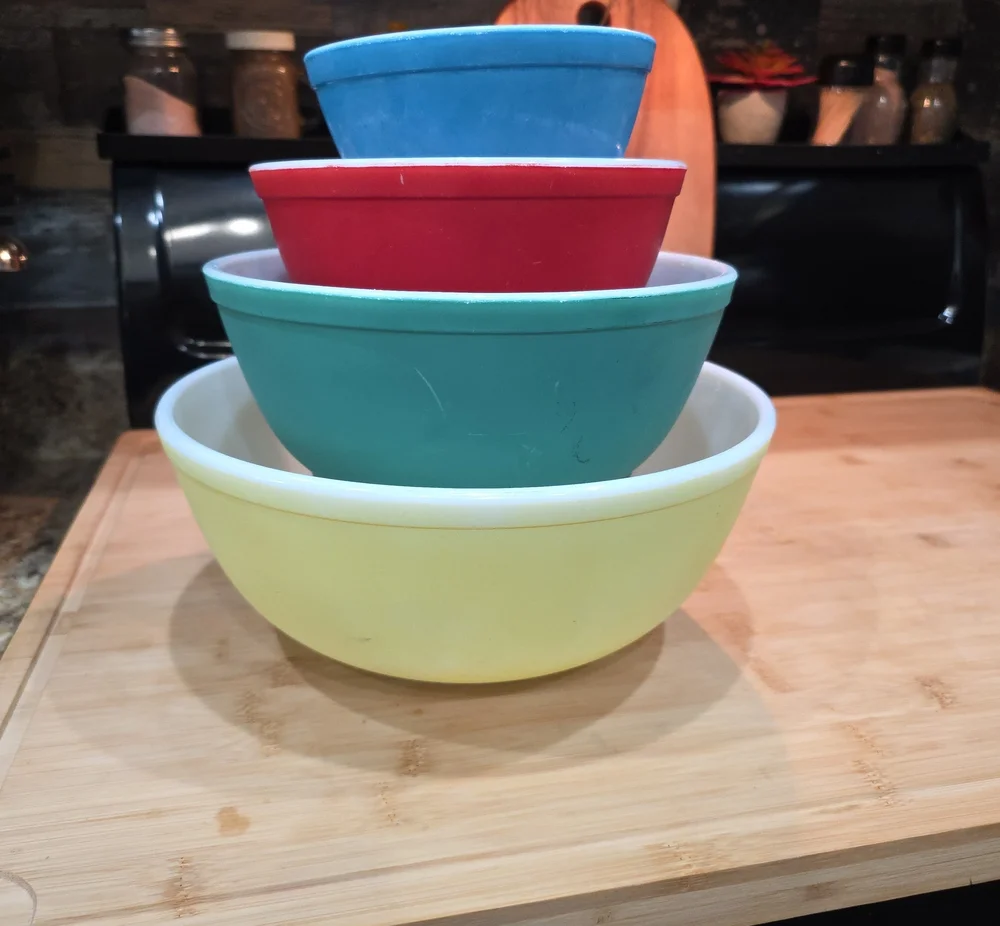 Pyrex, Stackable Mixing Bowls Set - Yellow, Teal, Red, Blue
